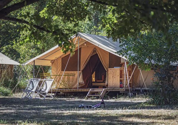 Vivre l'expérience glamping au cosycamp en auvergne